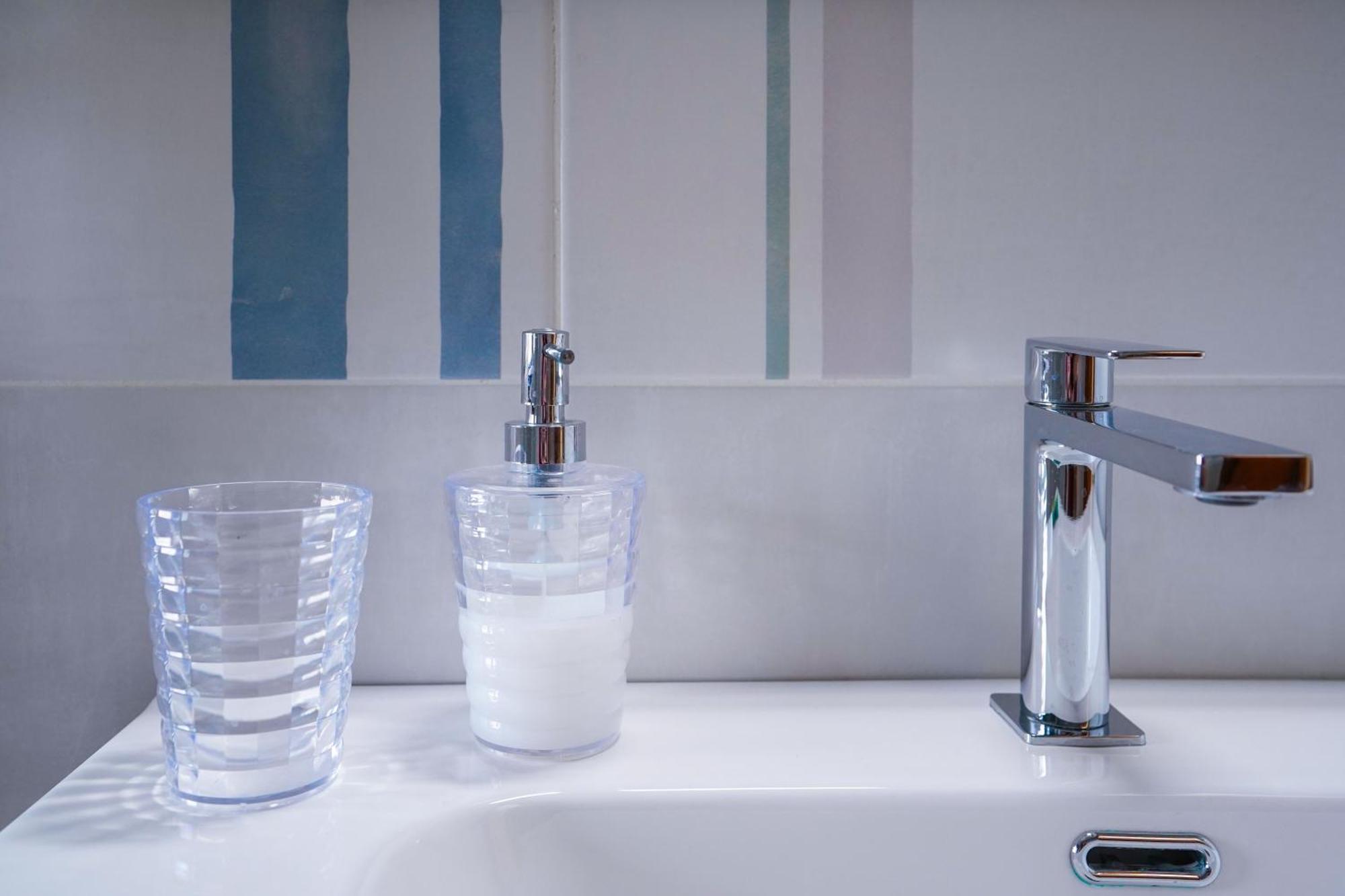 La Casa Di Azzurra Centro Citta Appartamento Fino A 4 Posti Letto E 2 Bagni Foggia Luaran gambar